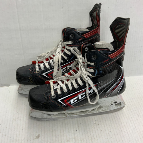 Vist Large View of Product Image Which is Used CCM JETSPEED FT490 Senior Hockey Skate Senior 9