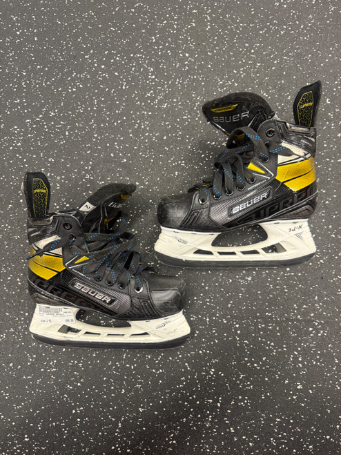 Vist Large View of Product Image Which is Used Bauer SUPREME MATRIX Junior Hockey Skate Junior 02