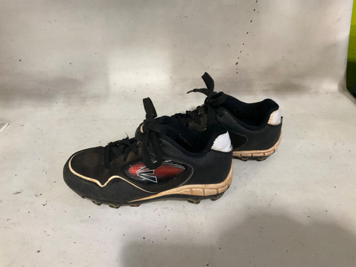 Vist Large View of Product Image Which is Used Easton BB CLEATS BB/SB Cleats Black Junior 01