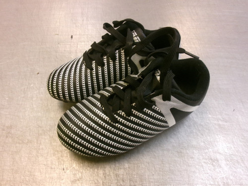 Vist Large View of Product Image Which is Used Vizari Soccer Cleats Black Youth 08.0