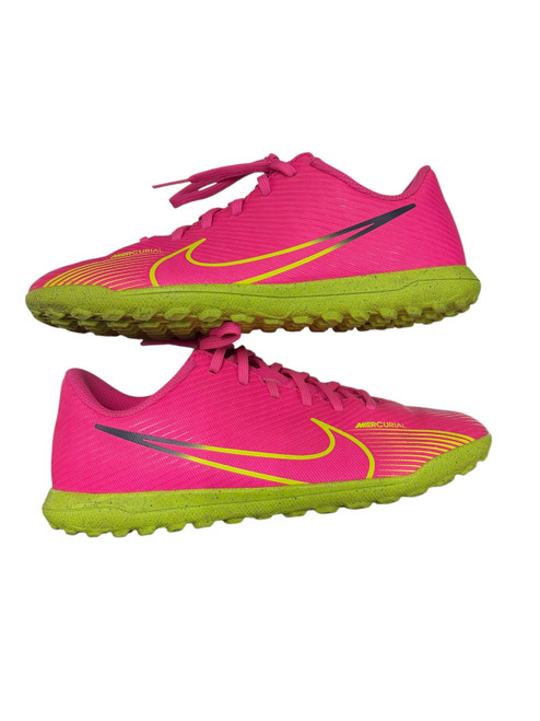 Vist Large View of Product Image Which is Used Nike Soccer Indoor Shoes Pink Junior 04