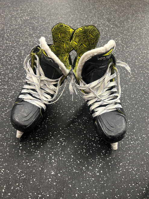 Vist Large View of Product Image Which is Used Bauer VAPOR 3X Junior Hockey Skate Junior 03.5