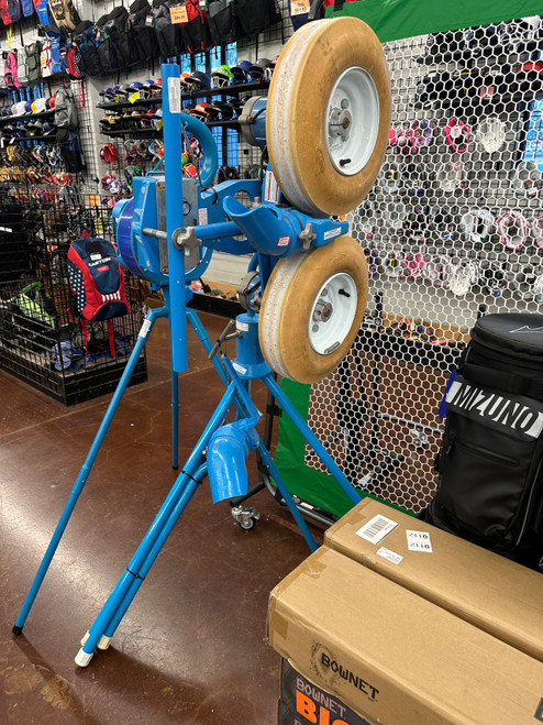 Vist Large View of Product Image Which is Used Jugs 2 WHEEL BASEBALL W/ SOFTBALL BB/SB Pitching Machine