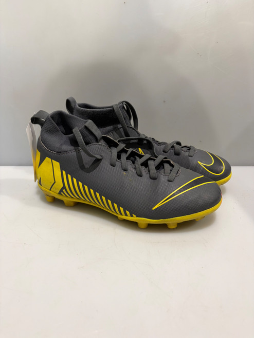 Vist Large View of Product Image Which is Used Nike Soccer Cleats Grey Junior 03