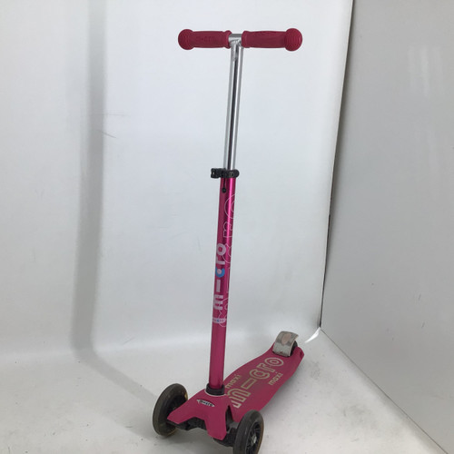Vist Large View of Product Image Which is Used MICRO MAXI KICK SCOOTER Scooter Pink