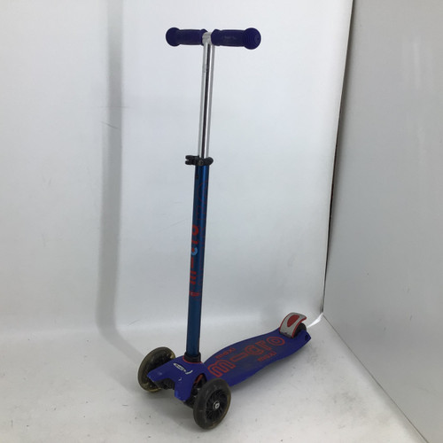 Vist Large View of Product Image Which is Used MICRO MAXI KICK SCOOTER Scooter Royal Blue