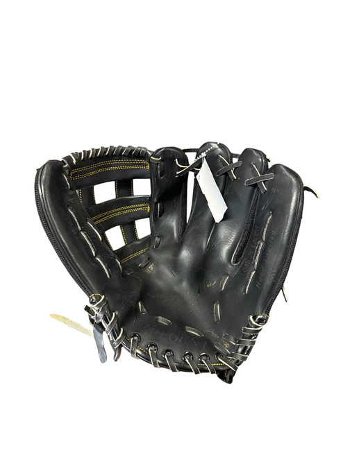 Vist Large View of Product Image Which is Used Regent SIGNATURE BB/SB Glove RH Throw Black 11 1/2"
