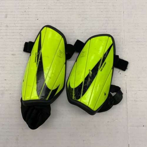 Vist Large View of Product Image Which is Used Nike Soccer Shin Guards Junior Green LG