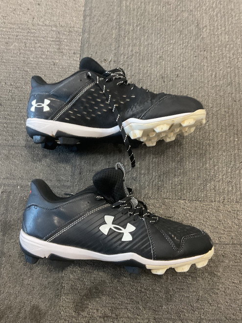 Vist Large View of Product Image Which is Used Under Armour LEADOFF CLEATS BB/SB Cleats Black Senior 9