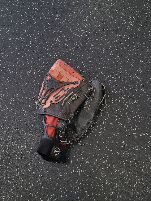 Vist Large View of Product Image Which is Used Nike KRO 5 WEB BB/SB Glove RH Throw Black 11"