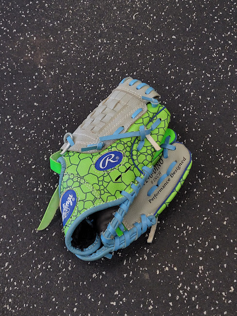 Vist Large View of Product Image Which is Used Rawlings PL9G-DINO BB/SB Glove RH Throw Green 9"