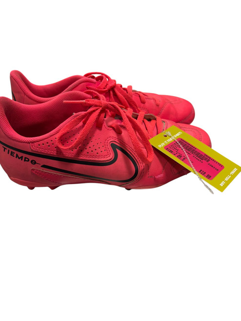 Vist Large View of Product Image Which is Used Nike Soccer Cleats Black And Pink Junior 05.5