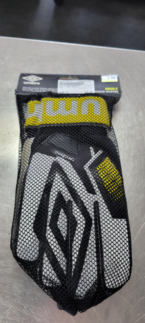 Vist Large View of Product Image Which is New Umbro MED ADULT Soccer Goalie Gloves None 12