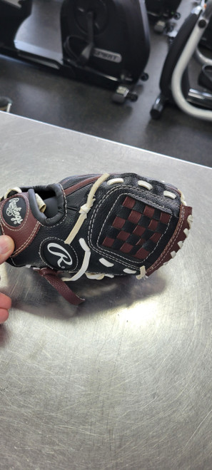 Vist Large View of Product Image Which is Used Rawlings 9 BB/SB Glove RH Throw Black 9"