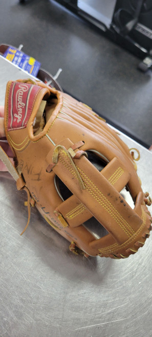Vist Large View of Product Image Which is Used Rawlings 10 INCH BB/SB Glove RH Throw None 10"