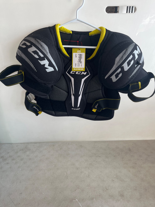 Vist Large View of Product Image Which is Used CCM TACKS 9550 Senior Shoulder Pads MD