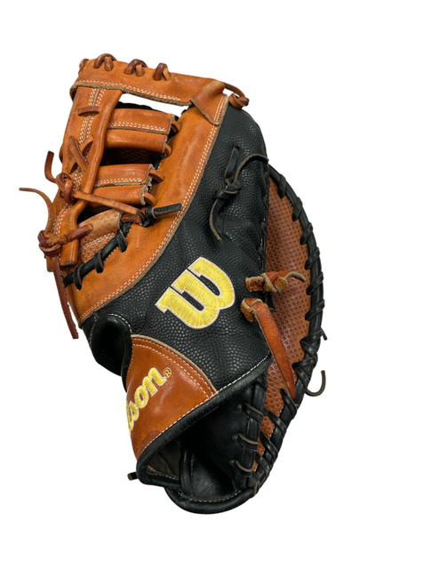 Vist Large View of Product Image Which is Used Wilson A2000 1620 12.5 RHT 1ST MITT BB/SB First Base RH Throw Brown And Black 12 1/2"