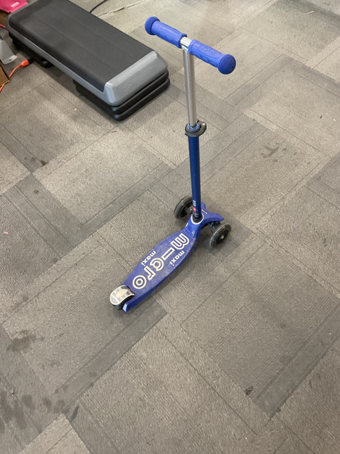 Vist Large View of Product Image Which is Used MICRO MAXI SCOOTER Scooter Navy Blue