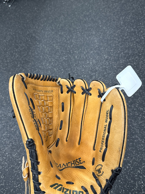 Vist Large View of Product Image Which is Used Mizuno GFN1400 BB/SB Glove RH Throw Brown 14"