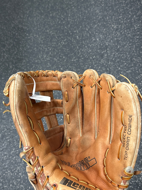 Vist Large View of Product Image Which is Used Regent 03980 BB/SB Glove RH Throw Brown 13"