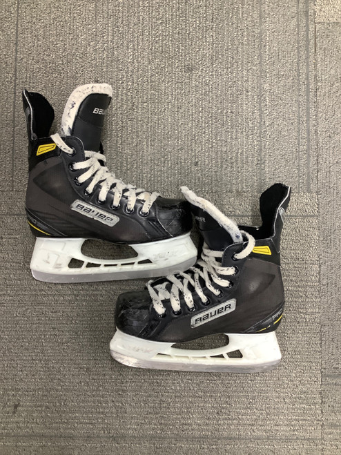 Vist Large View of Product Image Which is Used Bauer SUPREME Junior Hockey Skate Junior 01