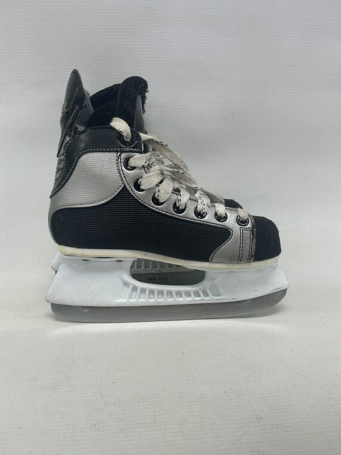 Vist Large View of Product Image Which is Used Bauer SUPREME 2000 Youth Hockey Skate Youth 13.5
