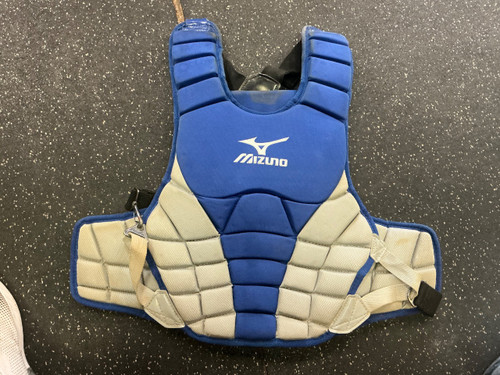 Vist Large View of Product Image Which is Used Mizuno CHEST Catchers Chest Protector Royal Blue Junior