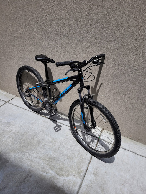 Vist Large View of Product Image Which is Used Trek 820 Hybrid/City Bike Boys Black 14"
