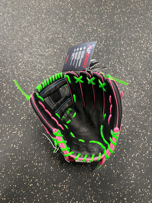 Vist Large View of Product Image Which is Used Wilson A2000 1786SS BB/SB Glove RH Throw Black 11 1/2"