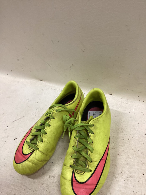 Vist Large View of Product Image Which is Used Nike Soccer Cleats Yellow Junior 02.5