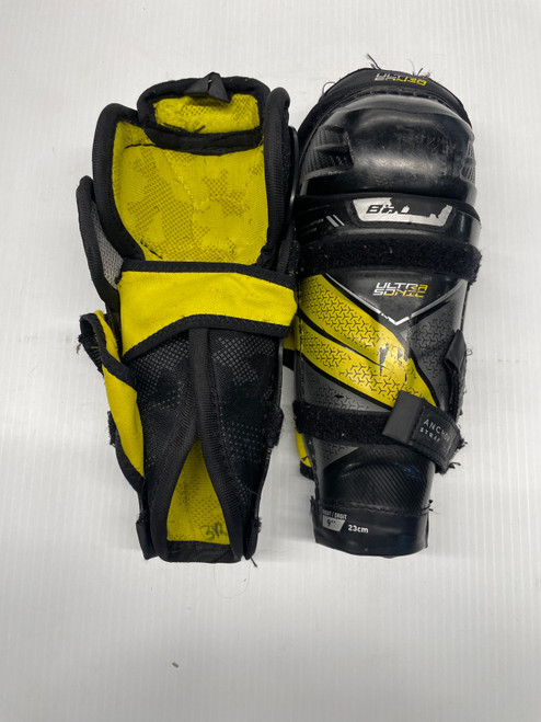 Vist Large View of Product Image Which is Used Bauer ULTRA SONIC Youth Shin Guards Black 9"