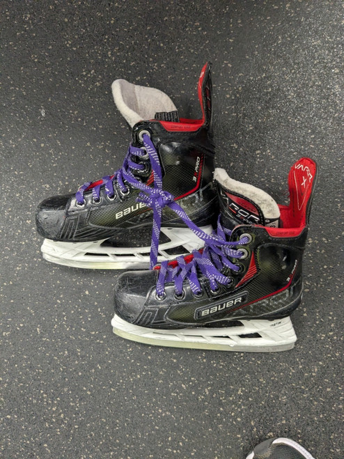 Vist Large View of Product Image Which is Used Bauer 3X PRO SKATES Youth Hockey Skate Youth 13.5