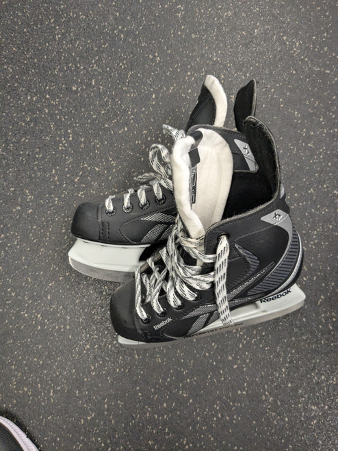 Vist Large View of Product Image Which is Used Reebok XT Junior Hockey Skate Junior 02