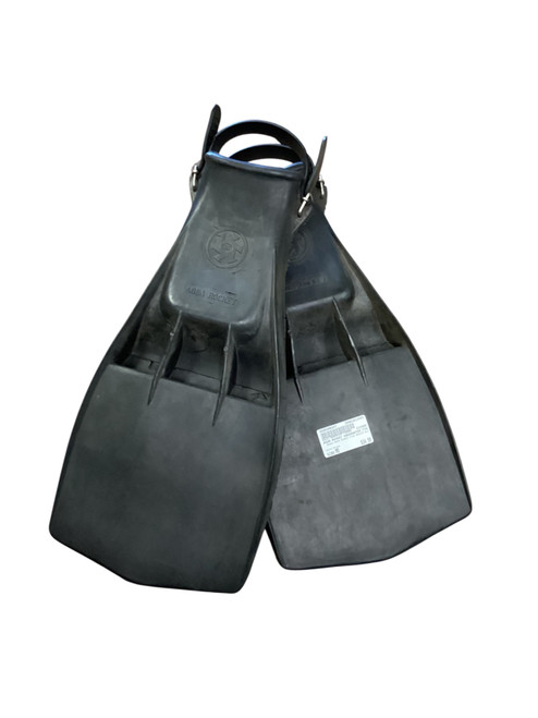 Vist Large View of Product Image Which is Used AQUA ROCKET FINS MEDIUM BLK Underwater Fins Black MD