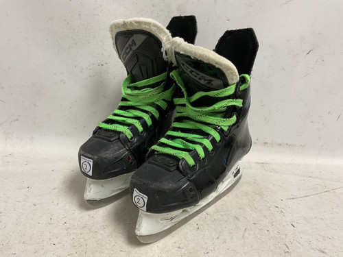 Vist Large View of Product Image Which is Used CCM JETSPEED FT675 Junior Hockey Skate Junior 02