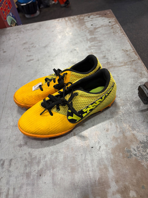 Vist Large View of Product Image Which is Used Nike Soccer Turf Shoes Yellow Junior 05.5