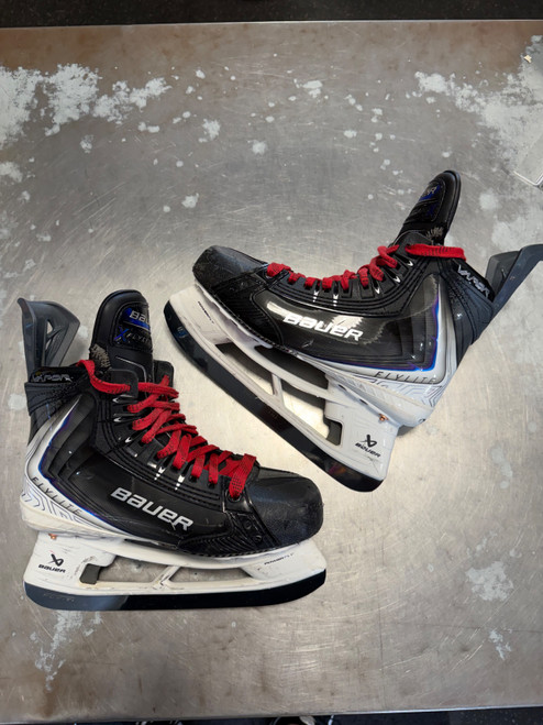 Vist Large View of Product Image Which is Used Bauer VAPOR FLYLITE X Intermediate Hockey Skate Intermediate 5.0