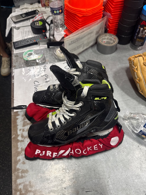 Vist Large View of Product Image Which is Used Bauer ELITE Senior Hockey Skate Senior 5