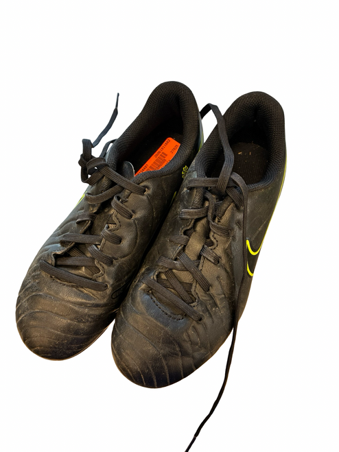 Vist Large View of Product Image Which is Used Nike Soccer Cleats Lime And Black Junior 02