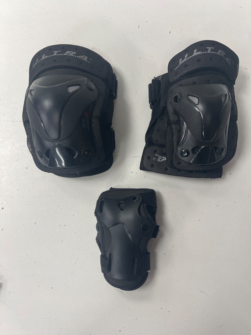 Vist Large View of Product Image Which is Used Ultra Wheels Inline Protective Set Black XS