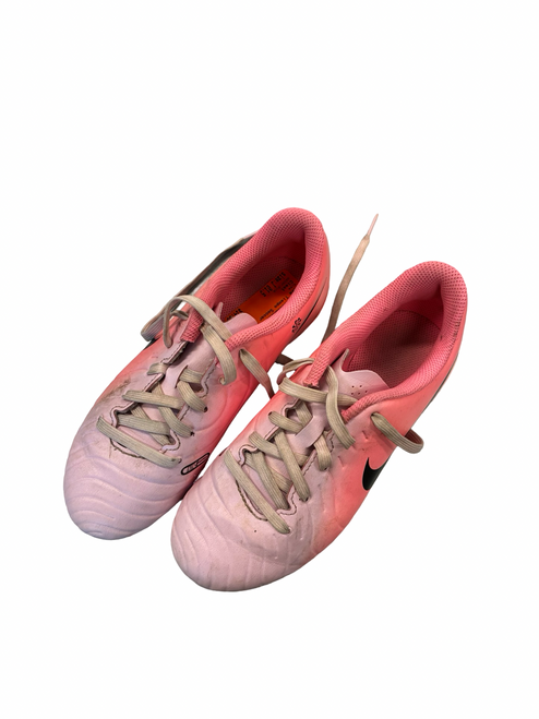 Vist Large View of Product Image Which is Used Nike Soccer Cleats Pink Junior 01.5