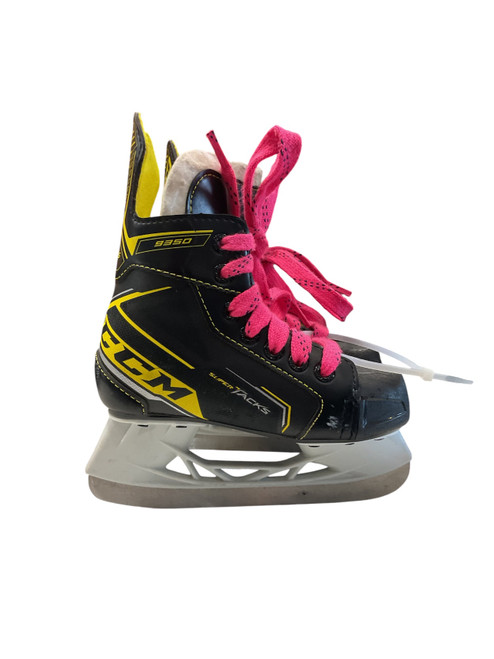 Vist Large View of Product Image Which is Used CCM SUPER TAKS Youth Hockey Skate Youth 11.0
