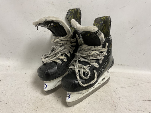 Vist Large View of Product Image Which is Used Bauer SUPREME M40 Intermediate Hockey Skate Black Intermediate 4.5
