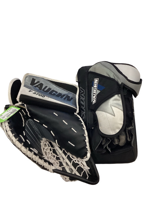 Vist Large View of Product Image Which is Used Vaughn 3700 GOALIE GLOVES Senior Gloves Black 17"