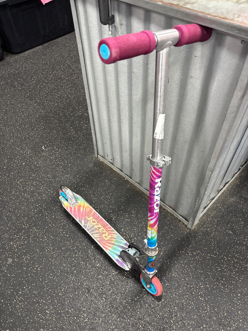 Vist Large View of Product Image Which is Used Razor 2 WHEEL SCOOTER Scooter None