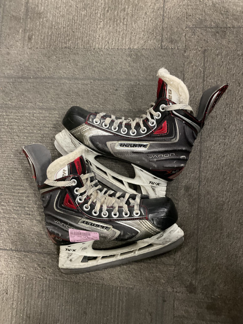 Vist Large View of Product Image Which is Used Bauer VAPOR X60 Intermediate Hockey Skate Intermediate 5.5