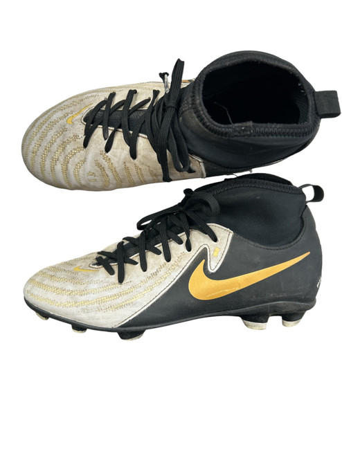 Vist Large View of Product Image Which is Used Nike PHANTOM LUNA CLEATS 5.5 Jr FB Cleats Black And White Junior 05.5