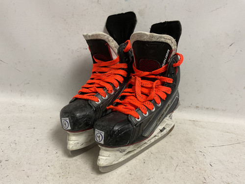 Vist Large View of Product Image Which is Used Bauer VAPOR X600 Junior Hockey Skate Black Junior 04