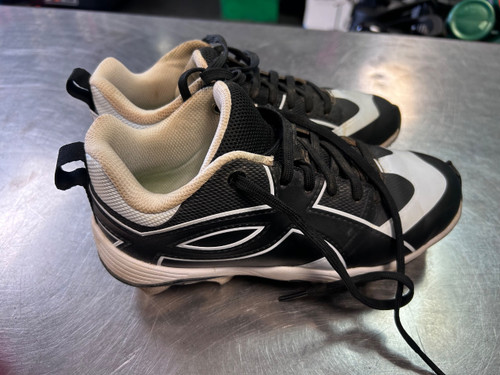 Vist Large View of Product Image Which is Used Under Armour YOUTH CLEAT BB/SB Cleats White Junior 03.5
