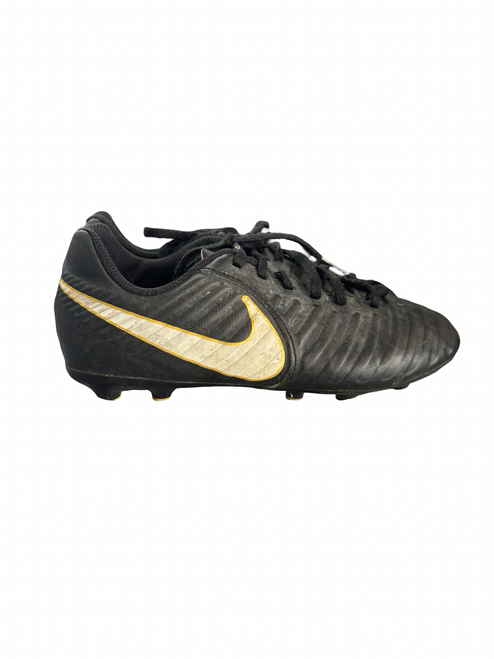 Vist Large View of Product Image Which is Used Nike TIEMPO Soccer Cleats Black Junior 03